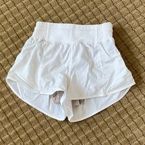Lululemon Hotty Hot High-Rise Lined Short 2.5" - WORN ONCE - SIZE 2